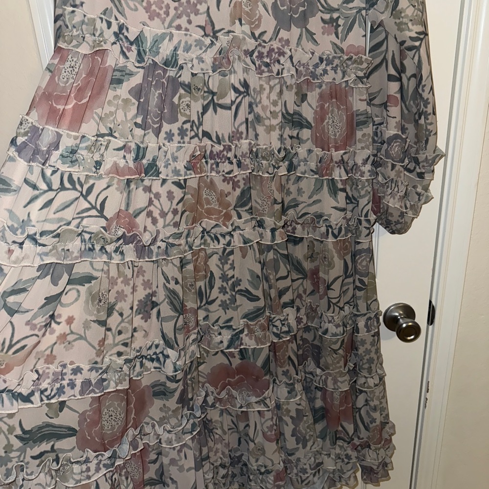 Dainty Jewells Pastel Floral Long Sleeve Dress
Wore only twice - Picture 6 of 8